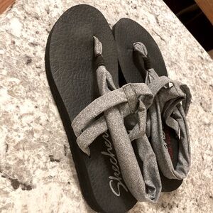 Skechers yoga foam sandals